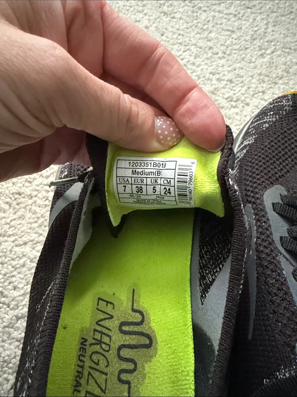 Women’s Brooks Levitate 4 in Black/Neon